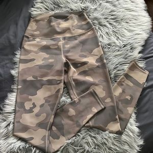 Women’s high waist vapor legging from Alo Yoga